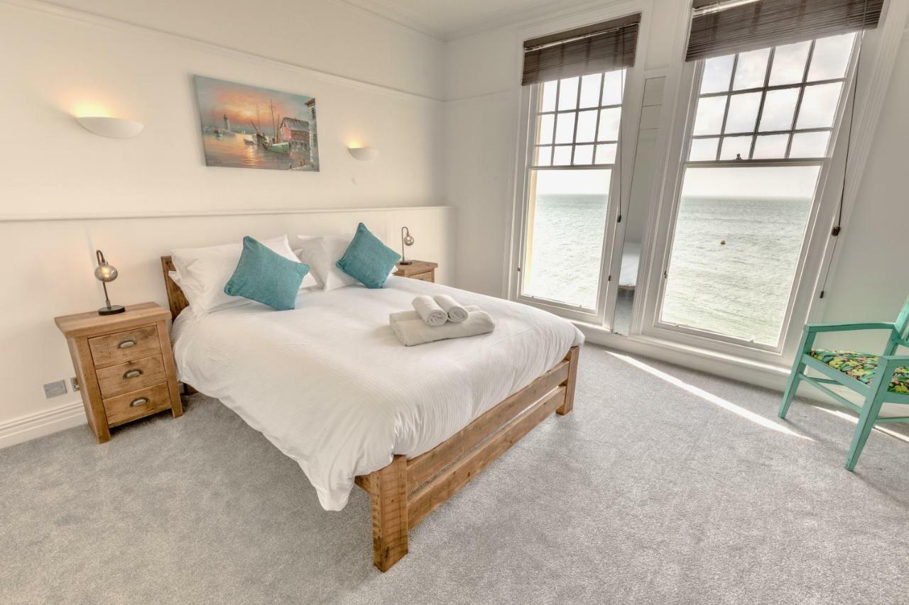 Pier View Apartment Totland  Room photo